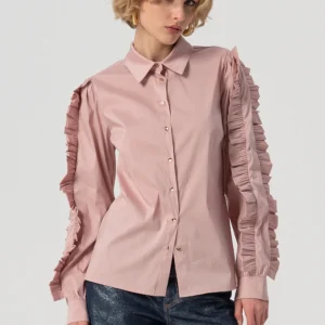 Shirt regelaar fit made in popaline with grills at the sleeves